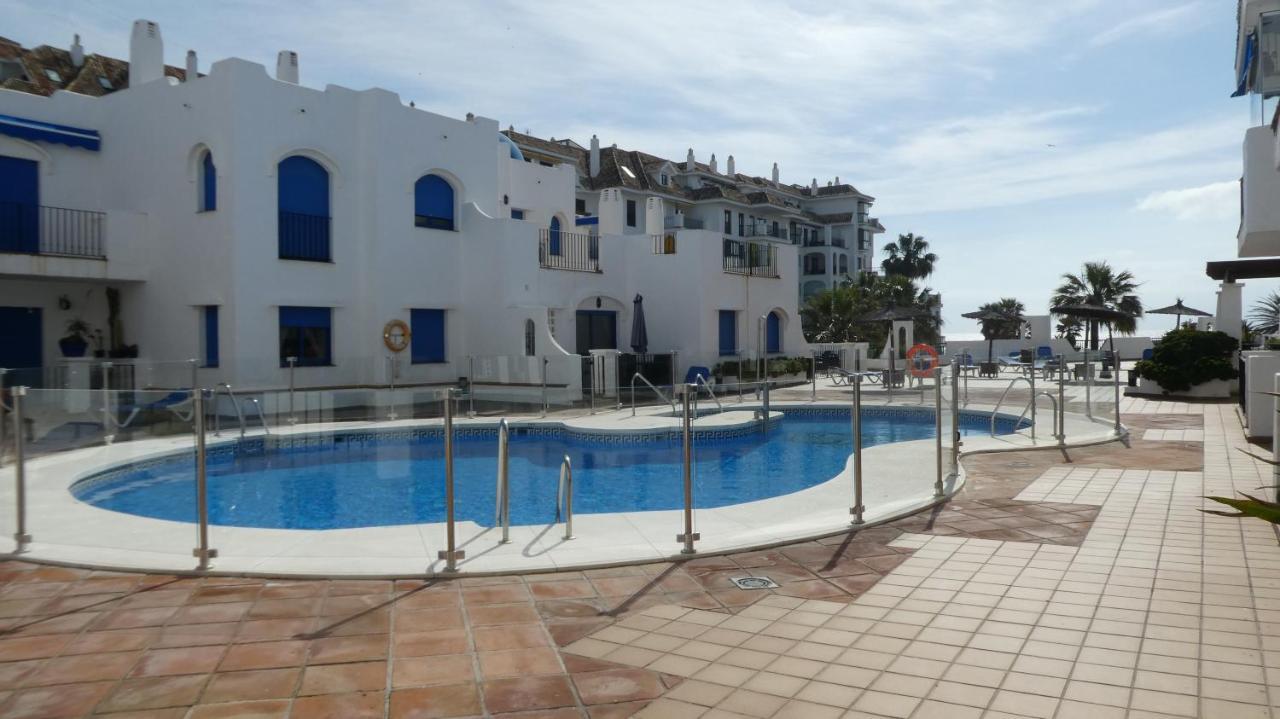 Mikonos Playa: Beachfront Retreat with Marina Access Apartment Castillo de Sabinillas Exterior photo