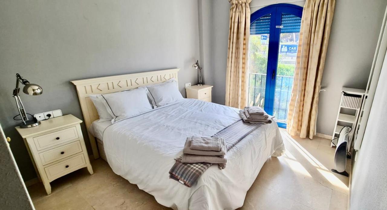 Mikonos Playa: Beachfront Retreat with Marina Access Apartment Castillo de Sabinillas Exterior photo